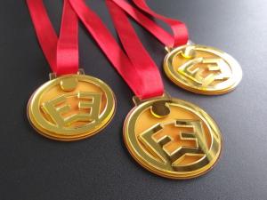 Medalha em Acrílico Espelhado c/ Cordão Liso Acrílico 2mm 5x5 cm Gravação a Laser  Corte a laser 